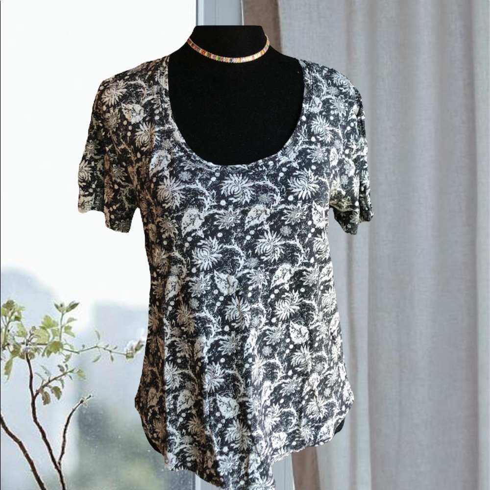 Lucky Brand Burnout Style Scoop Neck Short Sleeve Shirt size s